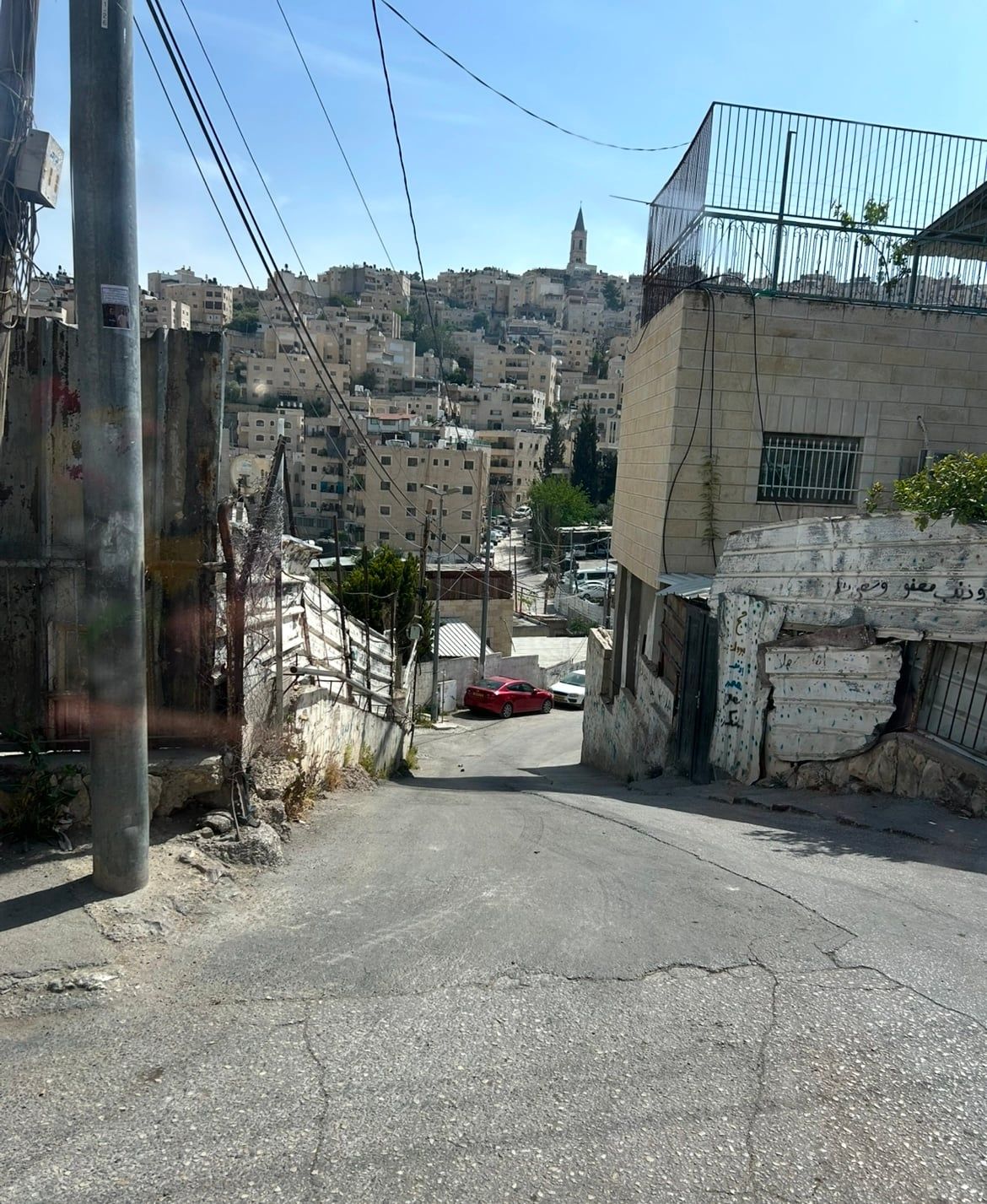 צריך מדרכה