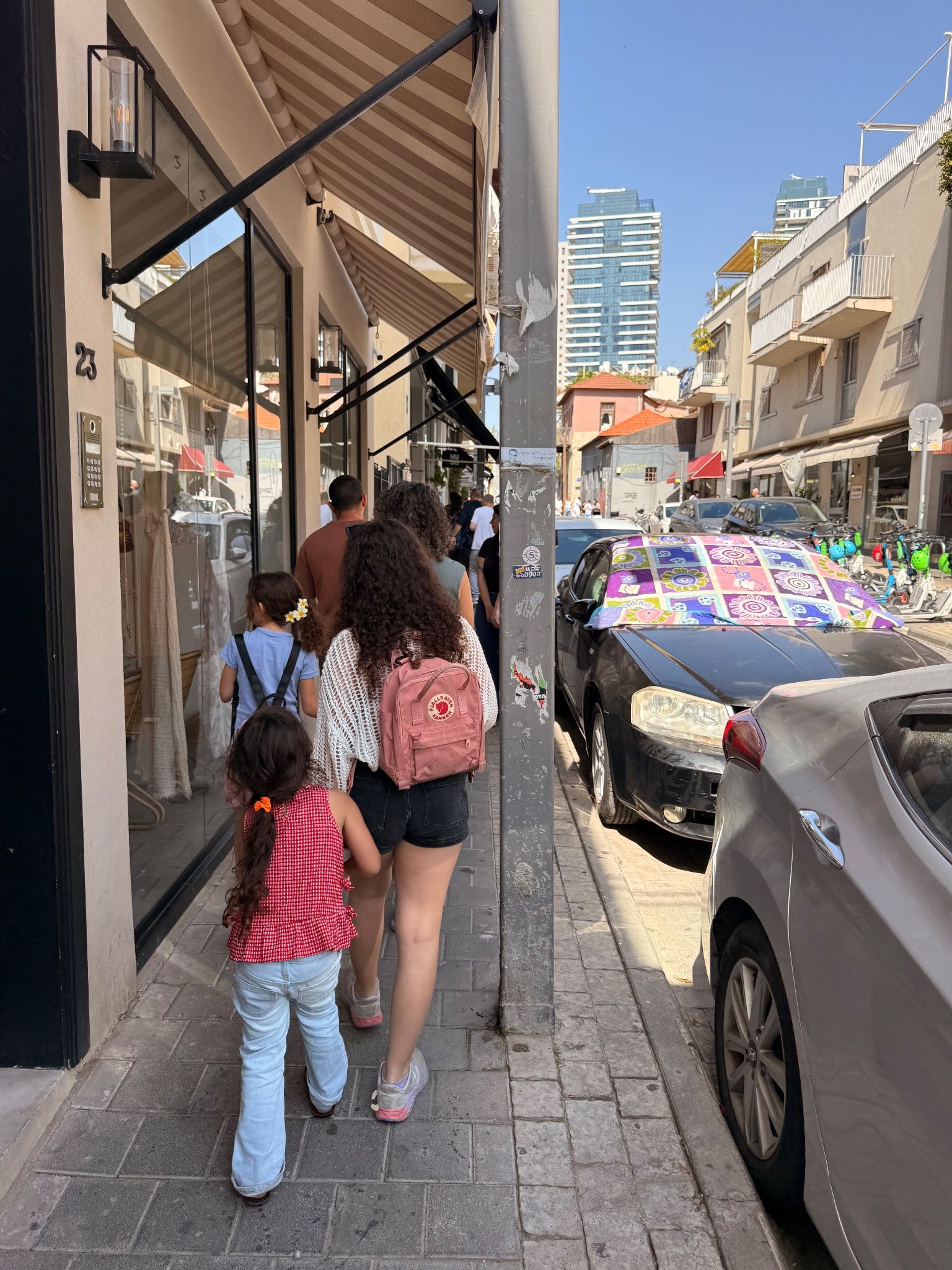 צריך מדרכה