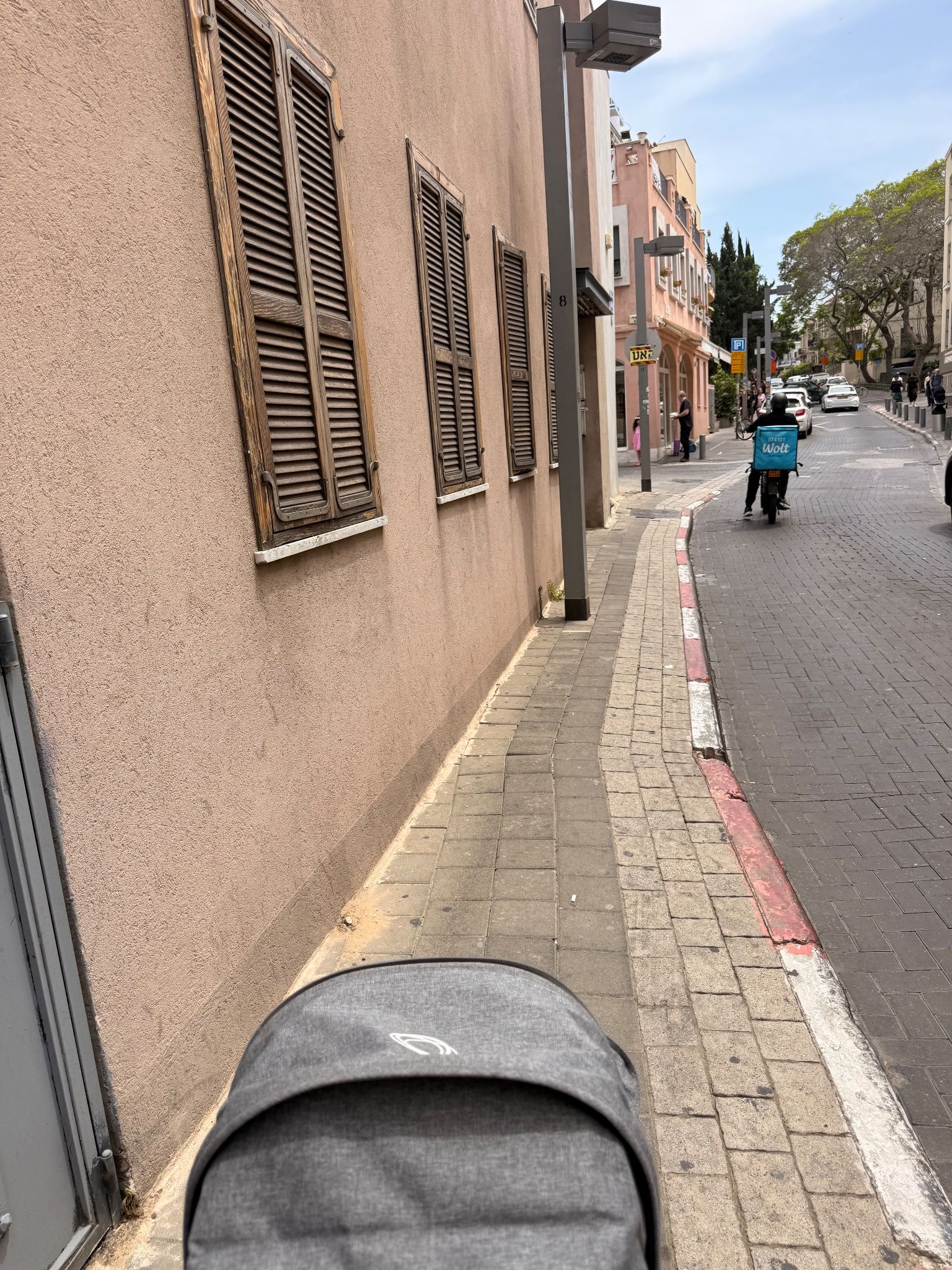 מדרכה פגועה
