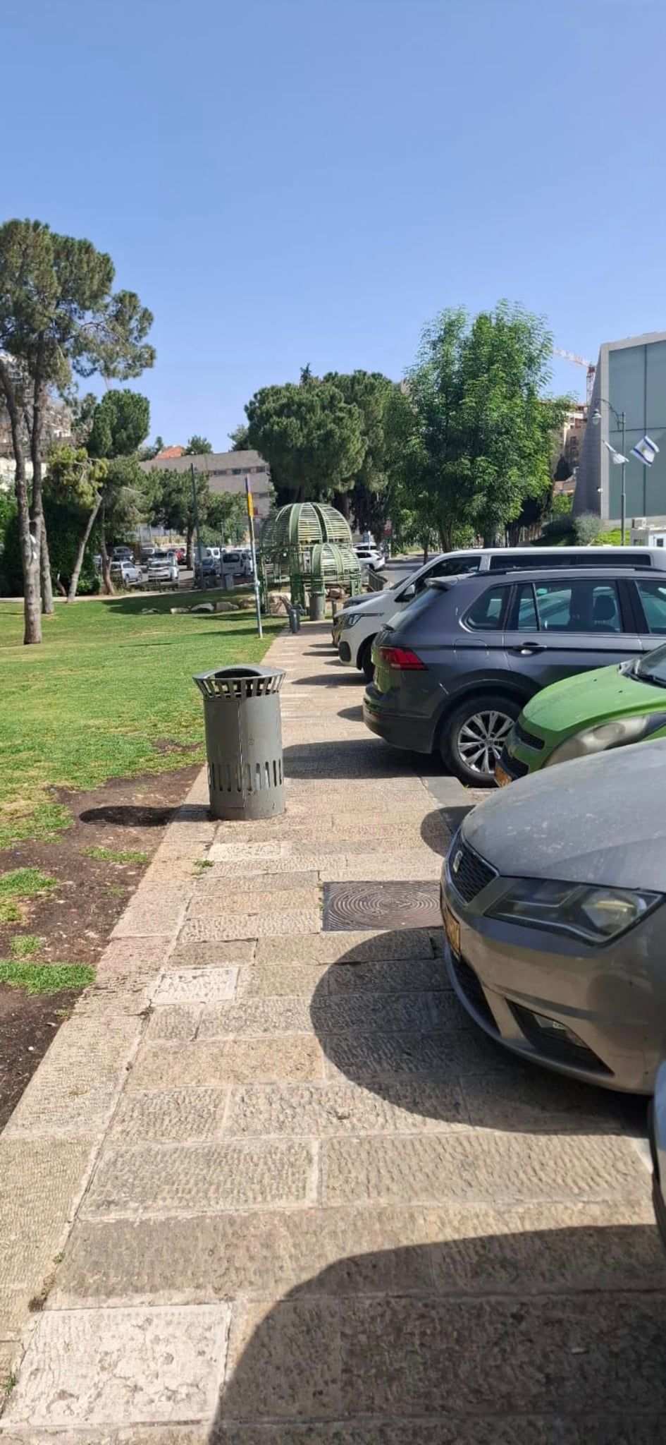 צריך מדרכה