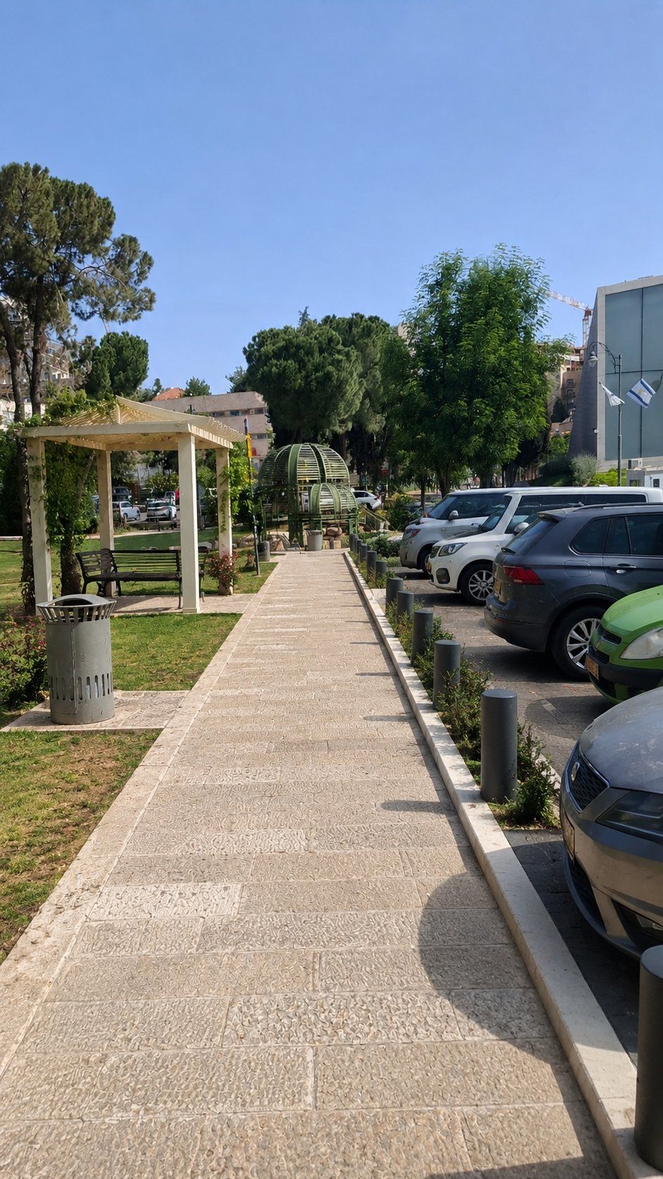 צריך מדרכה